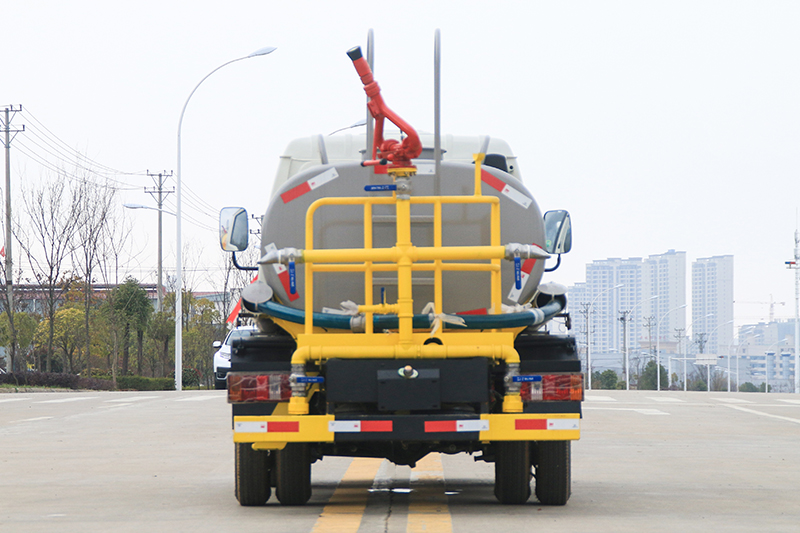 福田小(xiǎo)卡之星2灑水(shuǐ)車(2.5方)有不上(shàng)戶車型