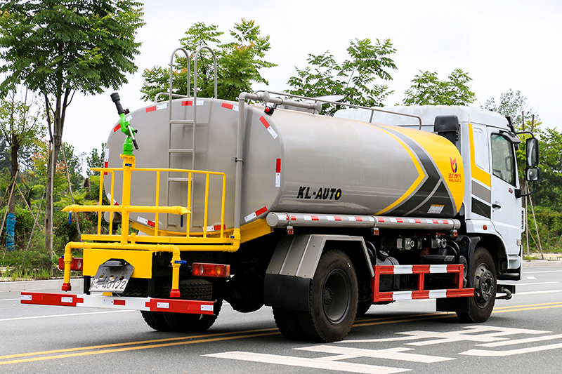 東風華神KL5灑水(shuǐ)車（12方）（選裝30~40米霧炮）