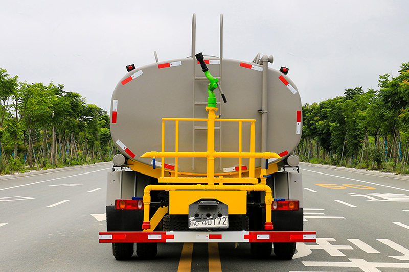 東風華神KL5灑水(shuǐ)車（12方）（選裝30~40米霧炮）