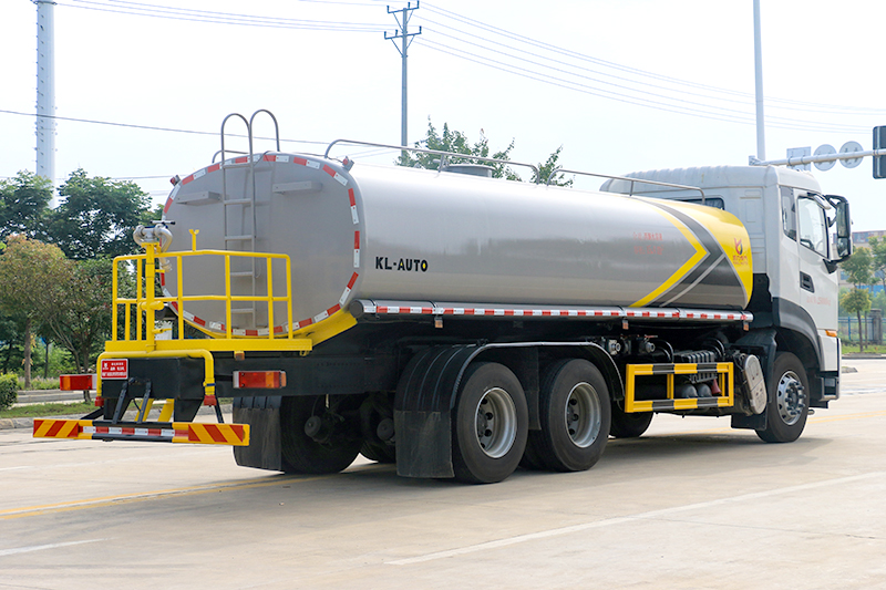 東風天龍後雙橋灑水(shuǐ)車（18.5方）（選裝30~40米霧炮）