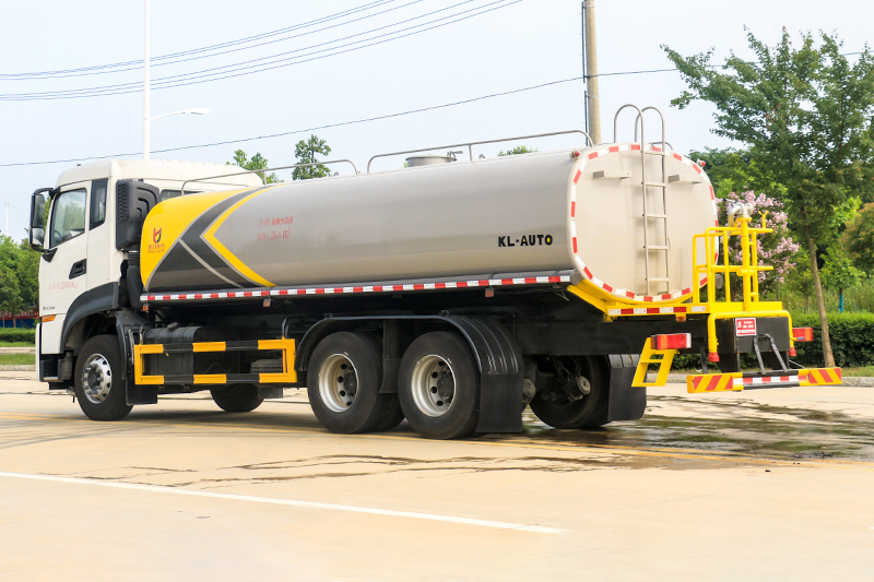 東風天龍後雙橋灑水(shuǐ)車（18.5方）（選裝30~40米霧炮）