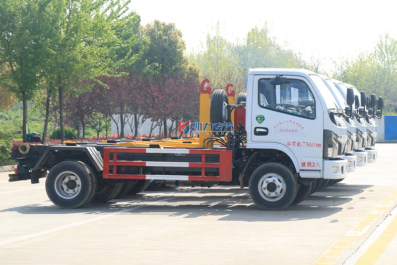 （藍牌 黃牌）東風小(xiǎo)福瑞卡勾臂垃圾車（5方）