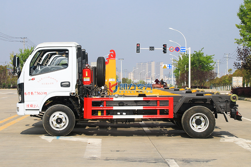 （藍牌 黃牌）東風小(xiǎo)福瑞卡勾臂垃圾車（5方）