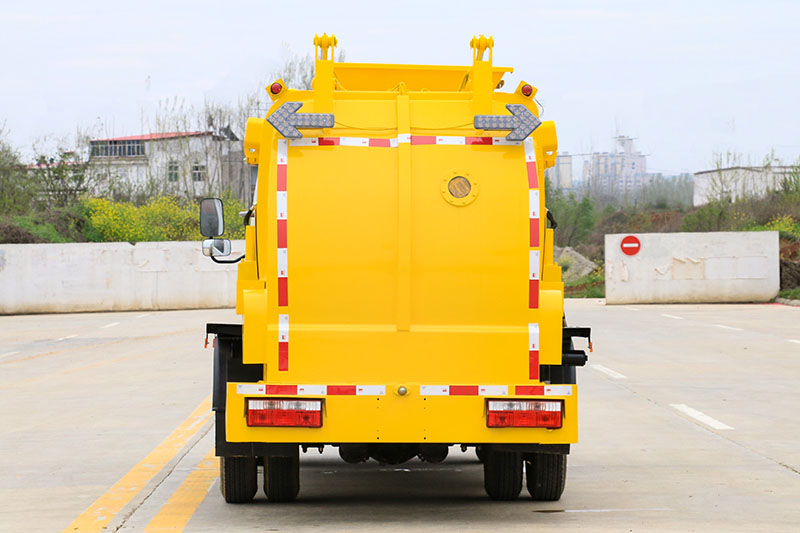 東風小(xiǎo)多(duō)利卡餐廚垃圾車（廂式）（6方）