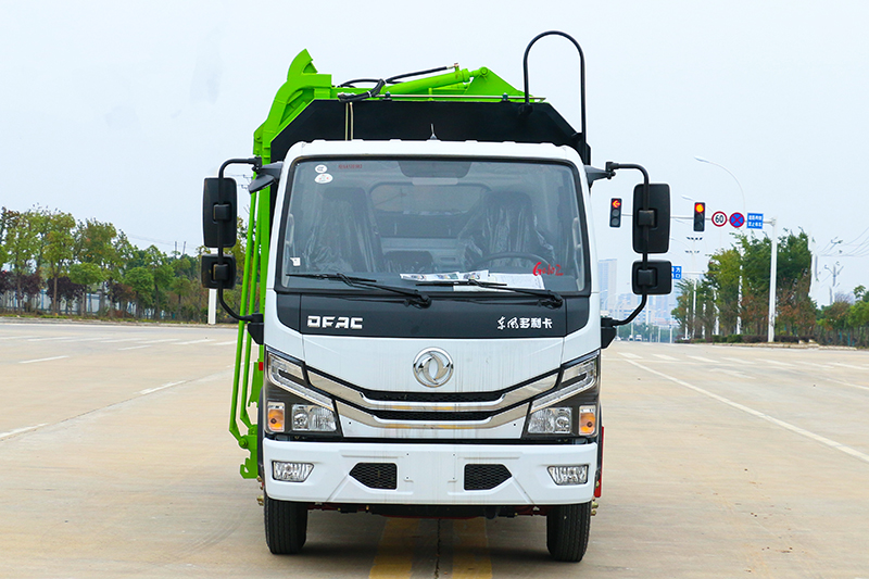 東風小(xiǎo)多(duō)利卡側裝挂桶垃圾車（10.5方）