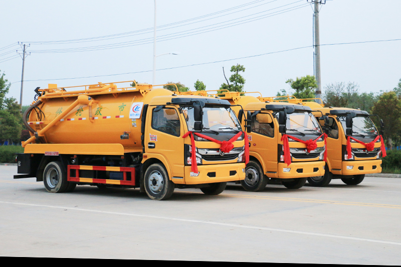 東風大多(duō)利卡清洗吸污車（一(yī)體罐）（清水(shuǐ) 污水(shuǐ)9.5方）