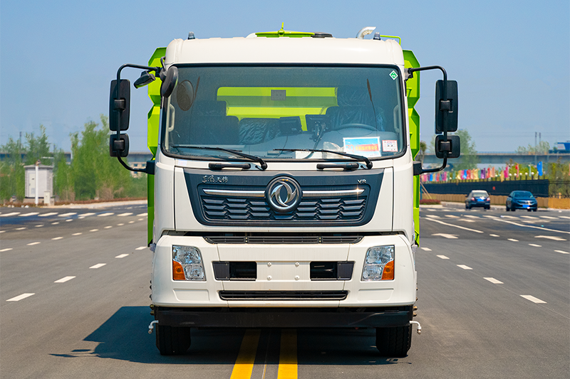 東風天錦洗掃車（9水(shuǐ) 7塵）