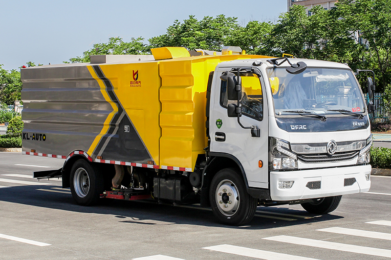 東風大多(duō)利卡吸塵車（1.5水(shuǐ)6塵）