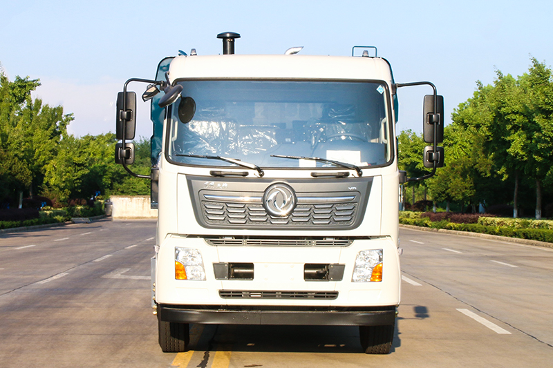 東風天錦吸塵車（選裝後置滾刷 3水(shuǐ)7塵）（2水(shuǐ)7塵）