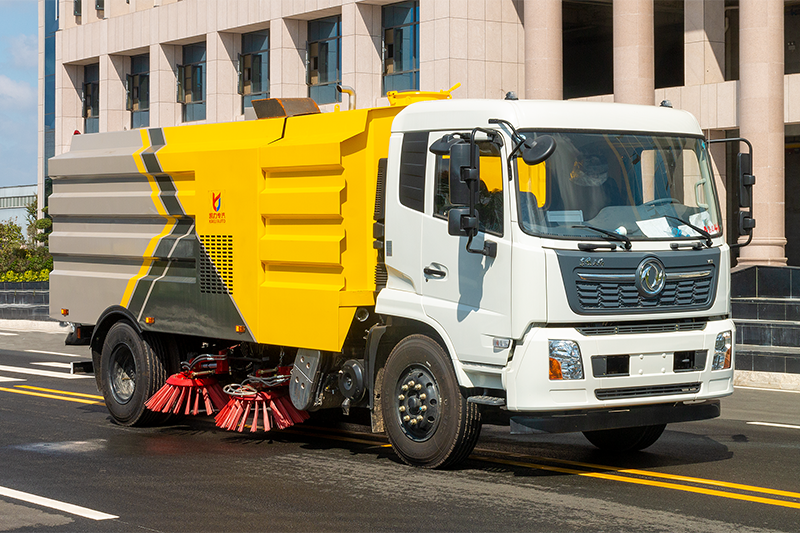 東風天錦掃路(lù)車（4水(shuǐ)8塵）