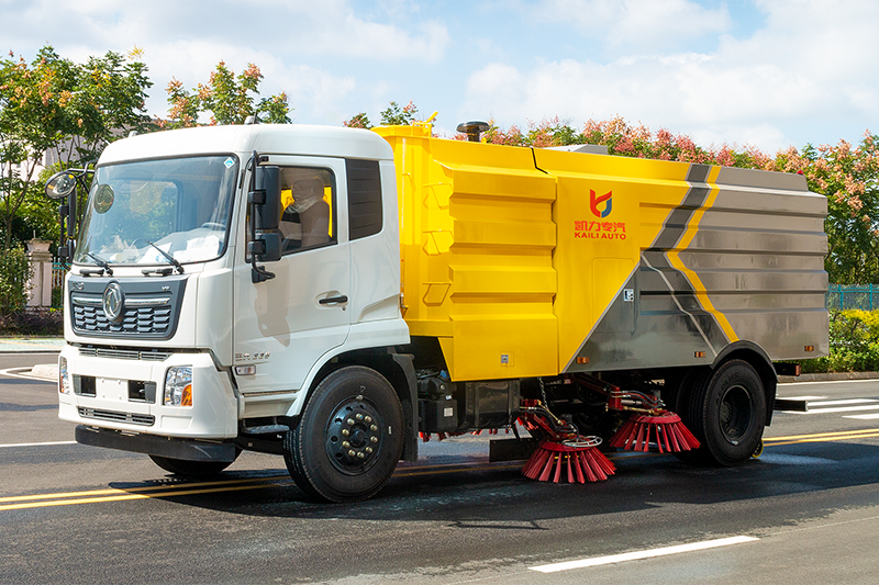 東風天錦掃路(lù)車（4水(shuǐ)8塵）