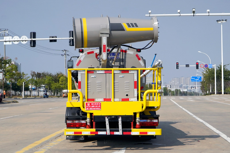 D6   5方灑水(shuǐ)、霧炮車